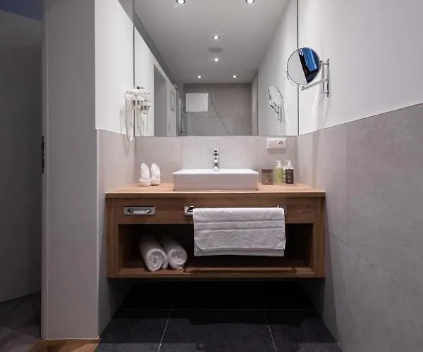 Thurners Boutique Hotel, Grosses Kino Am Tor Zur Grossglocknerstrasse ホテル