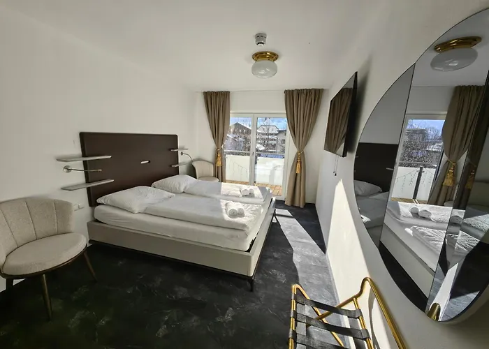 Thurners Boutique Hotel, Grosses Kino Am Tor Zur Grossglocknerstrasse Hotel *